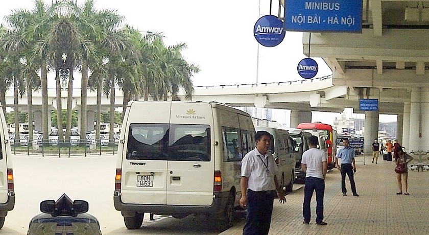 Vietnam Airlines shuttle bus from Noi Bai Airport to Hanoi downtown